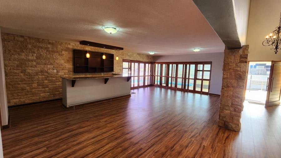 6 Bedroom Property for Sale in Bergsig Western Cape